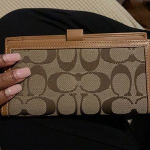 Signature Coach Wallet